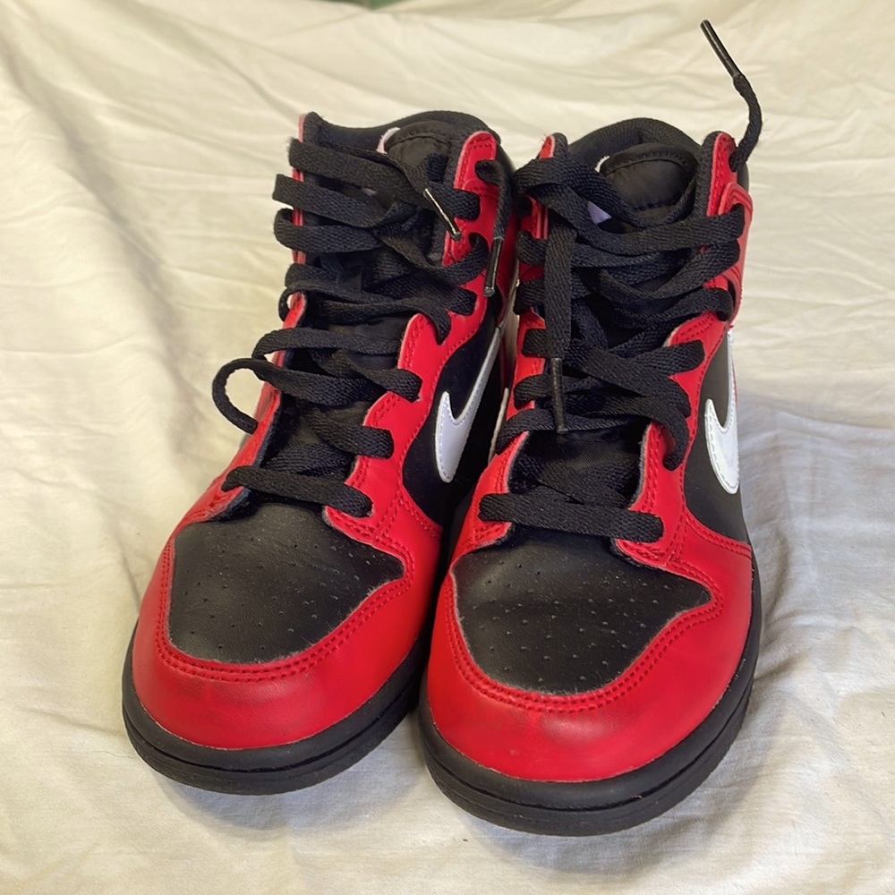 Boys Nike tennis shoes